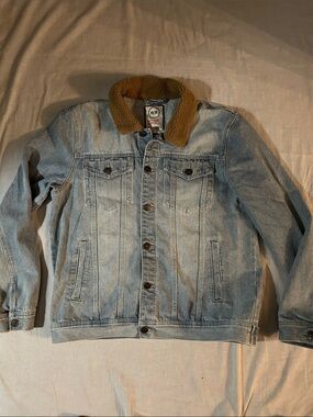 Refinery Republic Vintage Light Wash Denim Jacket w Faux Tan Fleece Collar
